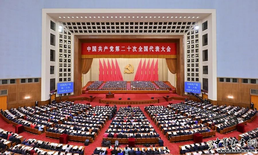 10月16日,中国共产党第二十次全国代表大会在北京人民大会堂开幕。习近平代表第十九届中央委员会向大会作报告。新华社记者 岳月伟 摄